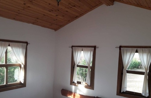 Besiktas House | House with Backyard and Winter Garden in Agva