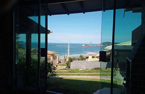 Vila Nova Alvorada House | Seaside House with Barbecue and Ocean Views for Families