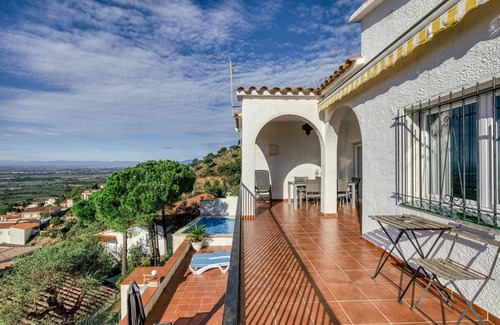 El Mas Fumats Villa | Oceanfront House with Pool, Garden & Stunning Views