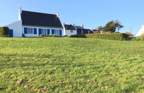 Groix House | Beachfront Retreat with Ocean Views and Spa Amenities
