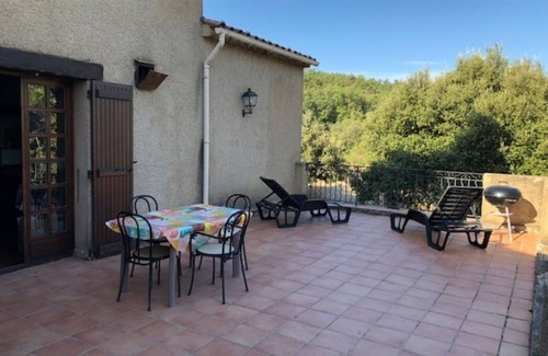 Esparron-de-Verdon House | Character-Filled House with Lake View & Pet-Friendly Amenities