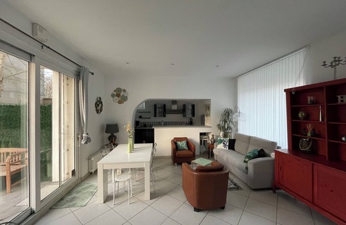 Sud Loire House | Premier House with Castle View and Spa Amenities