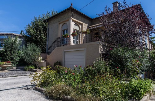 Couronne Urbaine Apartment | Charming House with Character: Guest Rated 10/10 & Family Friendly