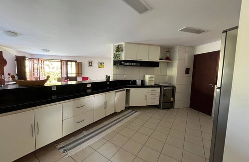 Maceio House | Charming Hibiscus House with 5 Inviting Rooms & Breakfast