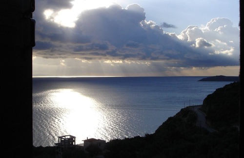 Xiropigado Cottage | Cozy House with Ocean View, Pet Friendly & 9.4/10 Rated