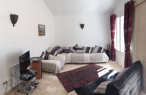 Loix House | Idyllic House with Courtyard for 2-4 Guests in Loix
