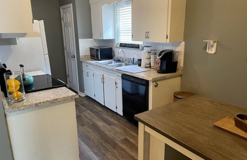 Conway House | Ideal House with Fenced Backyard Near Schools & Hospitals