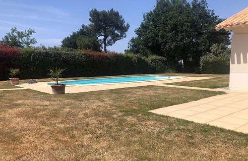 L'Aiguillon-sur-Vie Villa | Idyllic Villa with Private Pool & Family-Friendly Amenities