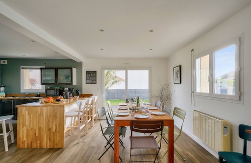 Plobannalec-Lesconil Ski Chalet | Serene Getaway with Pool and Oceanfront Views