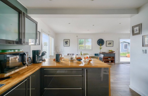 Plobannalec-Lesconil Ski Chalet | Serene Getaway with Pool and Oceanfront Views