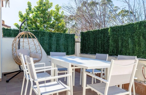 Palamos Villa | Cozy House with Garage and Ping Pong, Steps from the Beach