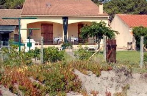 La Marana House | Beachfront House with Garden and Pool - Guest Rated 10/10