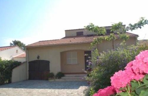 La Marana House | Beachfront House with Garden and Pool - Guest Rated 10/10