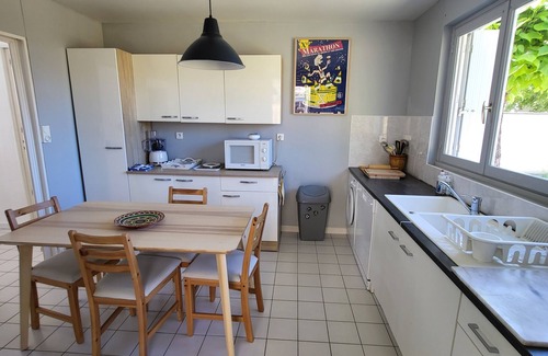 Hourtin House | Family Retreat with Garden and Ocean Views - 10/10 Rating