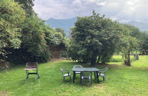 Gerde House | House with garden in the heart of the village of Gerde. Pets allowed.