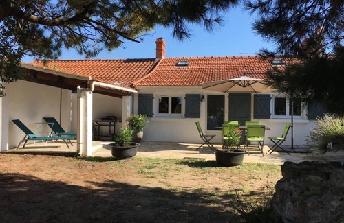 Barbatre House | Cozy House with Garden, Steps from the Beach and Oceanview