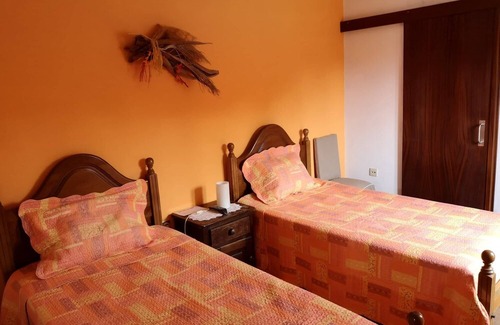 Ponte de Lima Cottage | Idyllic Retreat with Pool and Scenic Mountain Views