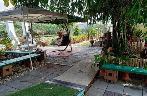 Bang Chalong House | Elegant House with Garden View and Pool Access