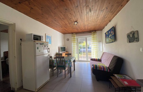 Mezos House | Pet-Friendly 3-Bedroom House with Garden and Ocean View