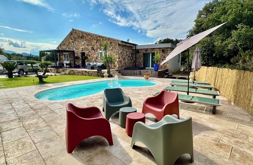 Tallone Villa | House with heated pool and jacuzzi