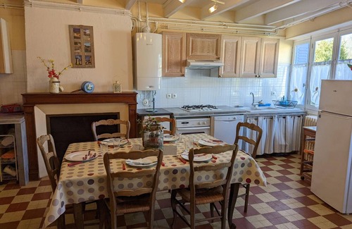 Cellefrouin Cottage | Cozy Gite Cellefrouin: 3 Bedrooms with Spa & Pet-Friendly