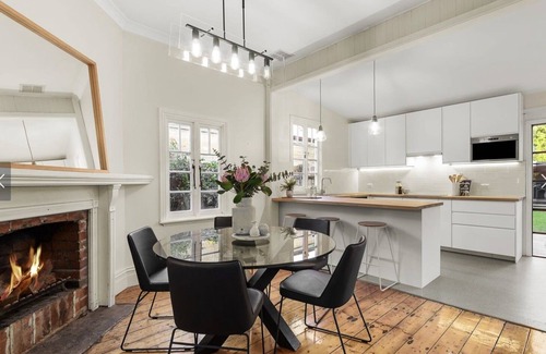 Cheltenham House | Charming House with Garden & Backyard Studio Retreat
