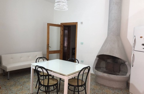 Torre Lapillo House | Cozy House with Large Garden, 2 Min Walk to the Beach!