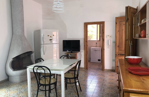 Torre Lapillo House | Cozy House with Large Garden, 2 Min Walk to the Beach!