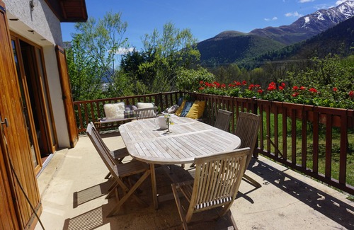 Cathervielle House | Breathtaking Mountain View House with Spa and Pool