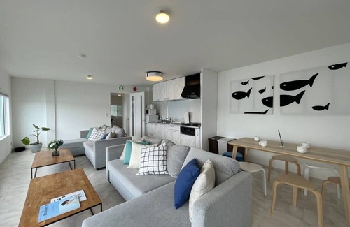 Suooshima House | Ocean View House for 8 with Free WiFi & Breakfast Included
