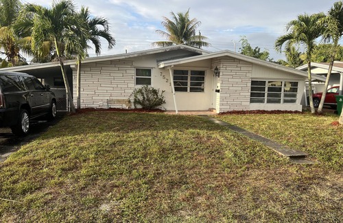 Miramar House | Delightful House with Pool Just 15 Minutes from the Beach
