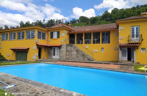 Valenca House | Inviting House with Pool and Barbecue for Memorable Stays
