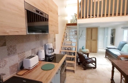 Argilliers House | Family-Friendly Retreat with Pool & Spa, Rated 10/10