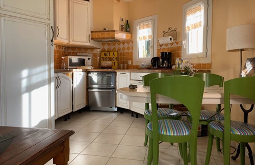 Ceyreste House | Relaxing Retreat: Poolside House with Garden & Pet Friendly