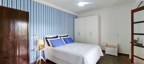 Jardim Acapulco House | Relaxing Casa with Pool and BBQ in Guarujá - 4-Star Stay