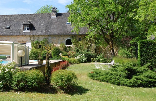 Turenne House | Inviting House with Private Pool and Breakfast Included