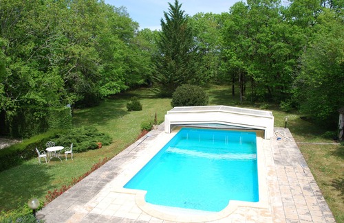 Turenne House | Inviting House with Private Pool and Breakfast Included