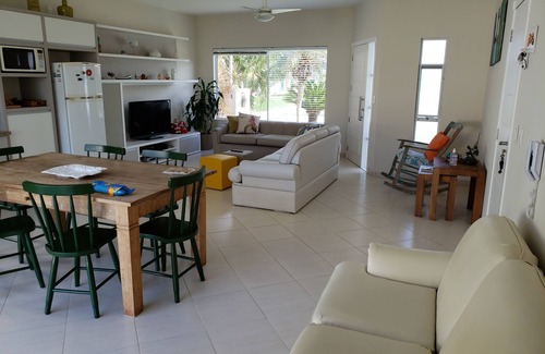Ponta das Canas House | Ideal House with Pool, Steps from the Beach - 10/10 Rated