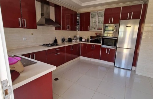 Luanda House | Relaxing House with Pool in a Vibrant District
