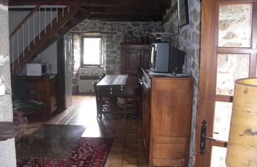 Mourjou House | Idyllic House with Pool in Cantal Countryside - Guest Rated 9.8