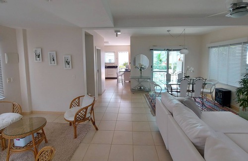 Ingleses Centro House | Relaxing Retreat with Pool Steps from the Beach