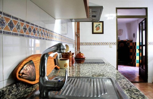 Hoya-Gonzalo Cottage | House with private patio for 17 with jacuzzi