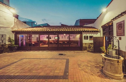 Hoya-Gonzalo Cottage | House with private patio for 17 with jacuzzi