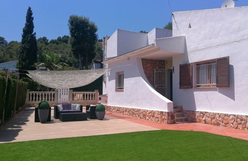 Comarruga House | Private Pool Retreat with Wi-Fi & Ocean Views - Rated 10/10