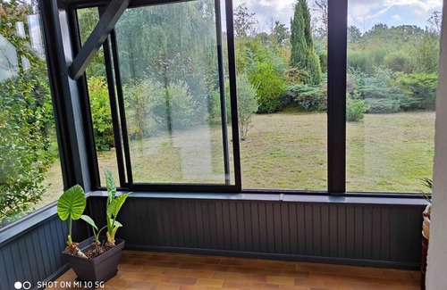 Bostens House | Family Retreat with Private Pool Near Golf and Lakes