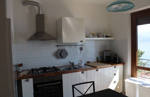 Resiga Apartment | Inviting House with Terrace and Scenic Lake Views