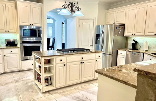 Scenic Oaks House | Private Pool Retreat Near Six Flags & La Cantera Shopping