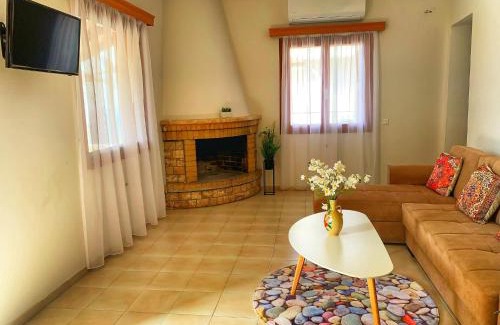 Evrostina House | Cozy Retreat with Scenic Sea and Mountain Views