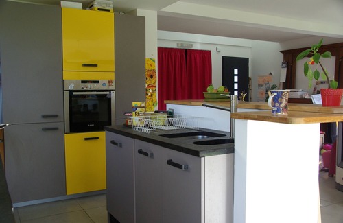 Trelevern House | Cozy House with Sea View, Steps from Shops and Attractions