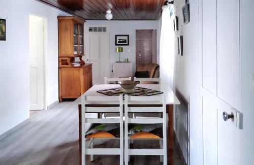 Santo Amaro House | Sea View Escape: 3 Bedrooms with Garden & Wifi Near Beach